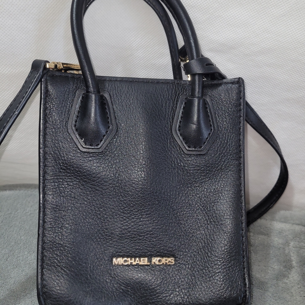 Michael Kors Elegant Black Leather Crossbody Bag